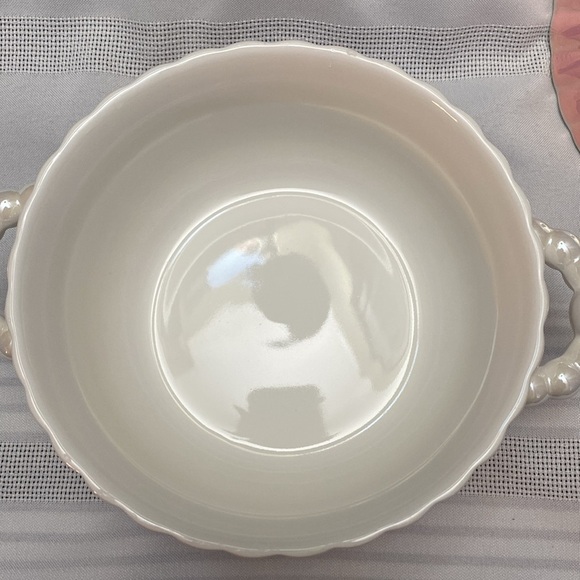 Pink and White Pearl Ceramic Bowl With Lid - Picture 6 of 16